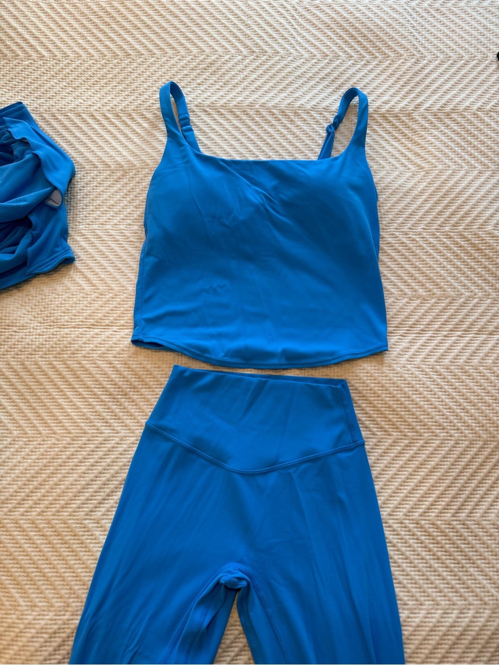 Vitality Cloud ll Capri - 3 piece workout set